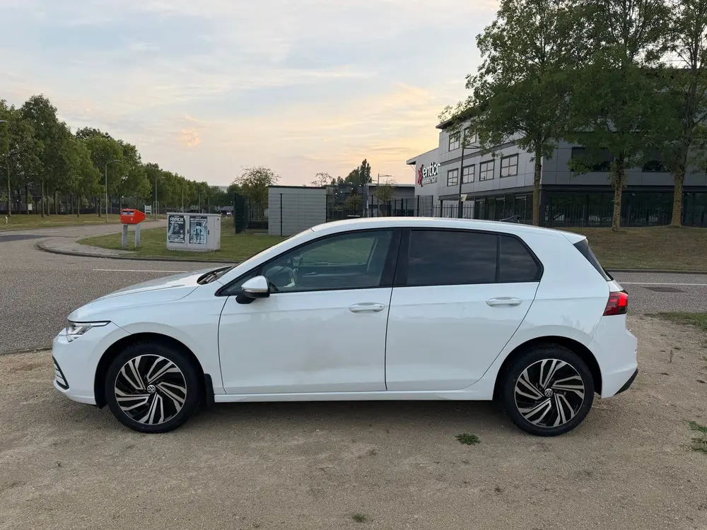 Volkswagen Golf 1.0 TSI 110pk 2021 Wit uit 2021, foto 2