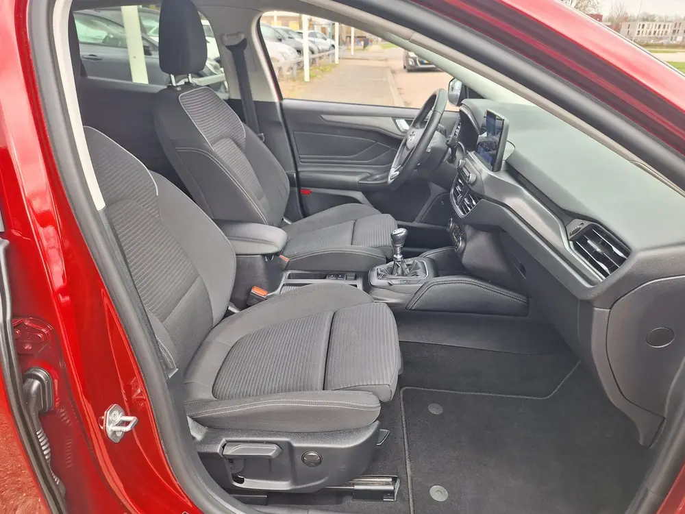 Ford Focus 1.0 EcoBoost Titanium Business/NAVI/STOELVERWARMI uit 2019, foto 12