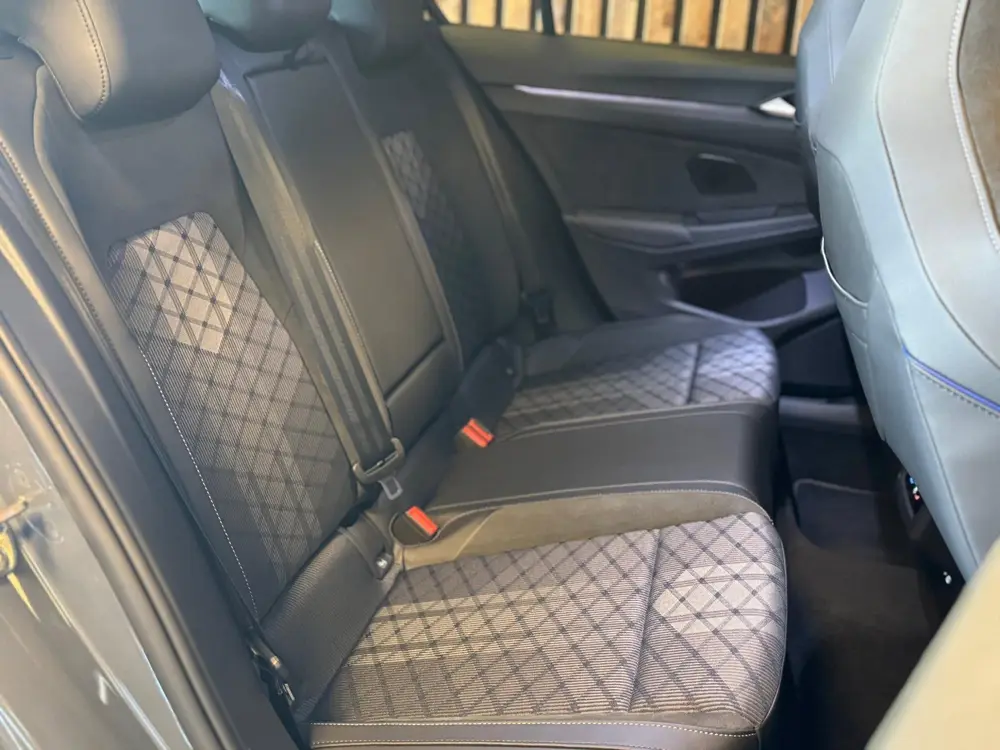 Volkswagen Golf 1.5 eTSI R-Line / 360 Camera / Pano / H/K / uit 2025, foto 16