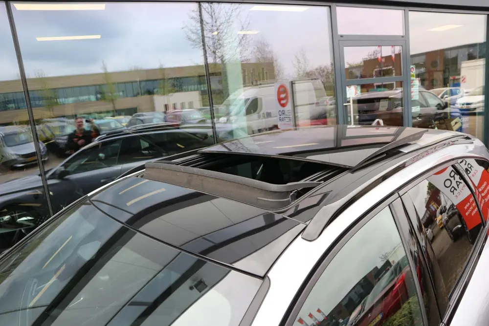 Peugeot 308 1.2 PureTech GT 130PK AUTOMAAT NAVI FOCAL uit 2022, foto 10