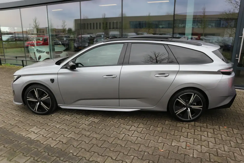 Peugeot 308 1.2 PureTech GT 130PK AUTOMAAT NAVI FOCAL uit 2022, foto 3