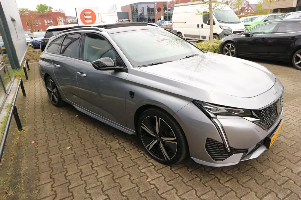 Peugeot 308 1.2 PureTech GT 130PK AUTOMAAT NAVI FOCAL uit 2022, foto 5
