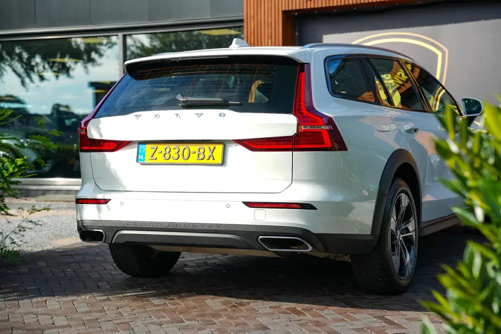 Volvo V60 Cross Country 2.0 B5 AWD Pro Adaptieve Cruise Keyl uit 2021, foto 10