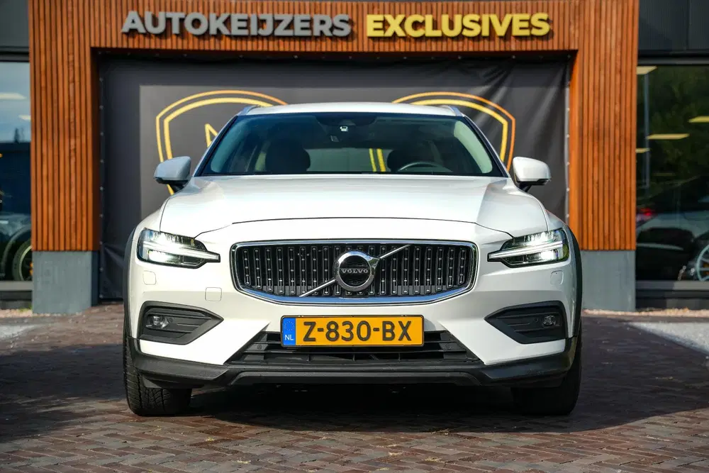 Volvo V60 Cross Country 2.0 B5 AWD Pro Adaptieve Cruise Keyl uit 2021, foto 3