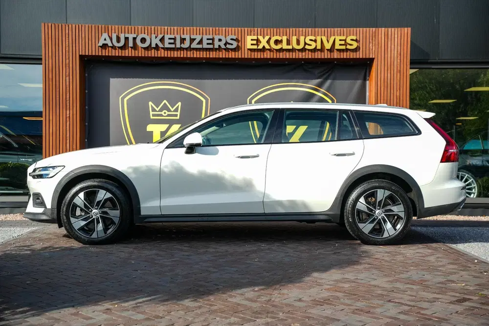 Volvo V60 Cross Country 2.0 B5 AWD Pro Adaptieve Cruise Keyl uit 2021, foto 5