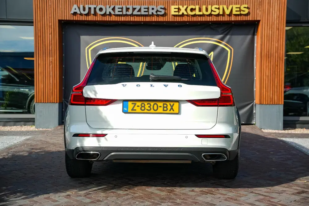 Volvo V60 Cross Country 2.0 B5 AWD Pro Adaptieve Cruise Keyl uit 2021, foto 9