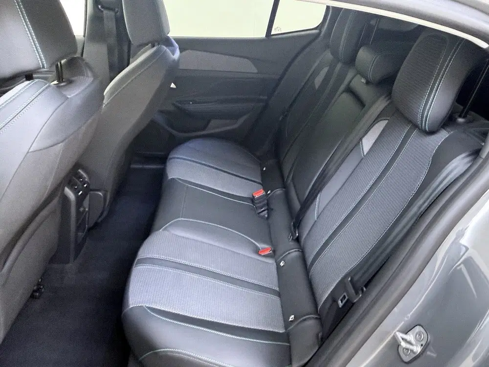 Peugeot 408 1.2 Hybrid 145 e-DCS6 Allure uit 2025, foto 12