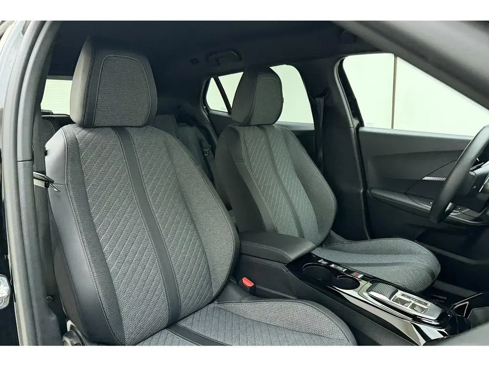 Peugeot 2008 1.2 Hybrid 145 Allure uit 2025, foto 13