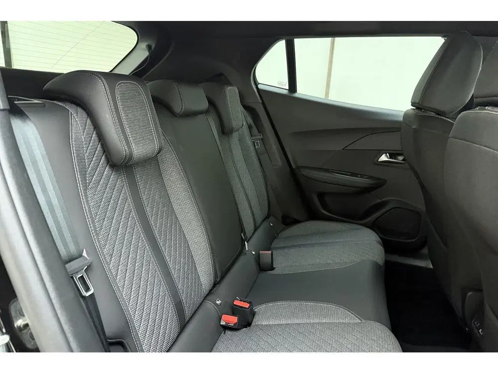 Peugeot 2008 1.2 Hybrid 145 Allure uit 2025, foto 14