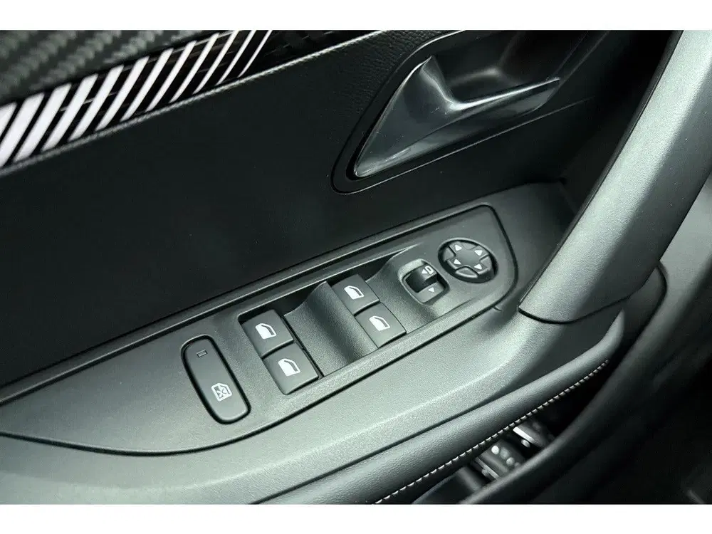 Peugeot 2008 1.2 Hybrid 145 Allure uit 2025, foto 17