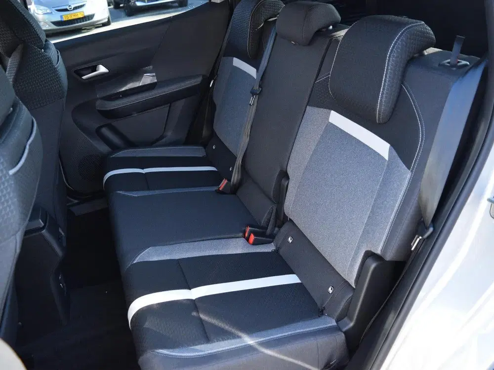 Opel Frontera 1.2 Turbo Hybrid GS 7p DEMO uit 2026, foto 17