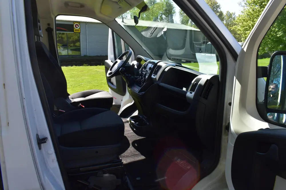 Fiat Ducato Benzine-CNG L3h2 Airco 9 Pers schuifdeur re uit 2019, foto 12