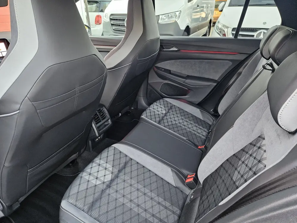 Volkswagen Golf 1.5 eTSI R-Line Business | ACC | Stuur/Stoel uit 2024, foto 12