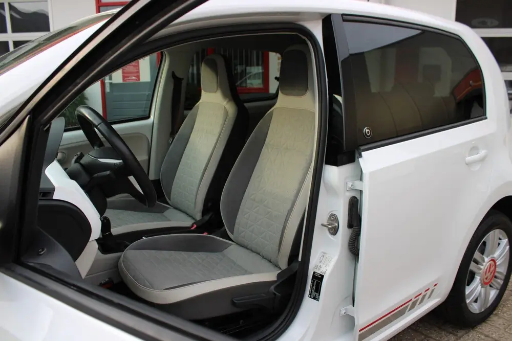 Volkswagen Up! 1.0 60PK 5D BEATS / AIRCO / LMV uit 2019, foto 16