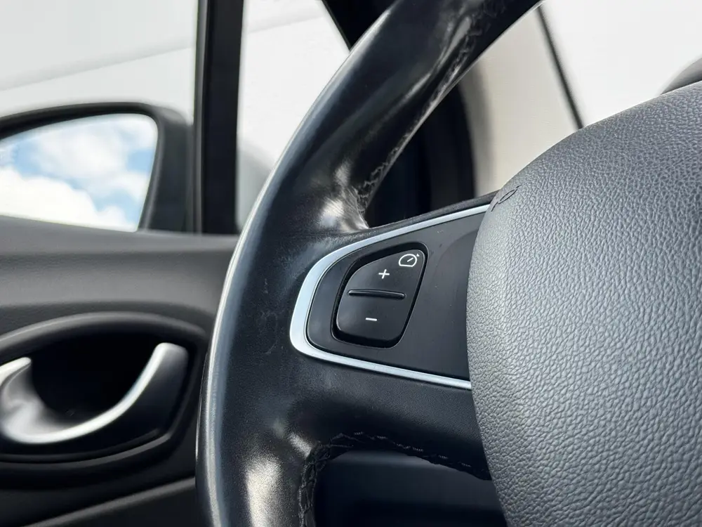 Renault Captur 1.3 TCe Intens uit 2019, foto 4