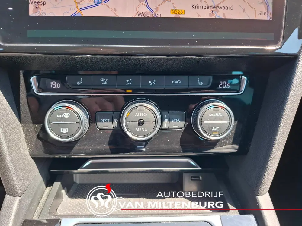 Volkswagen Passat Variant 1.5 TSI Highline Business R Digi d uit 2019, foto 11