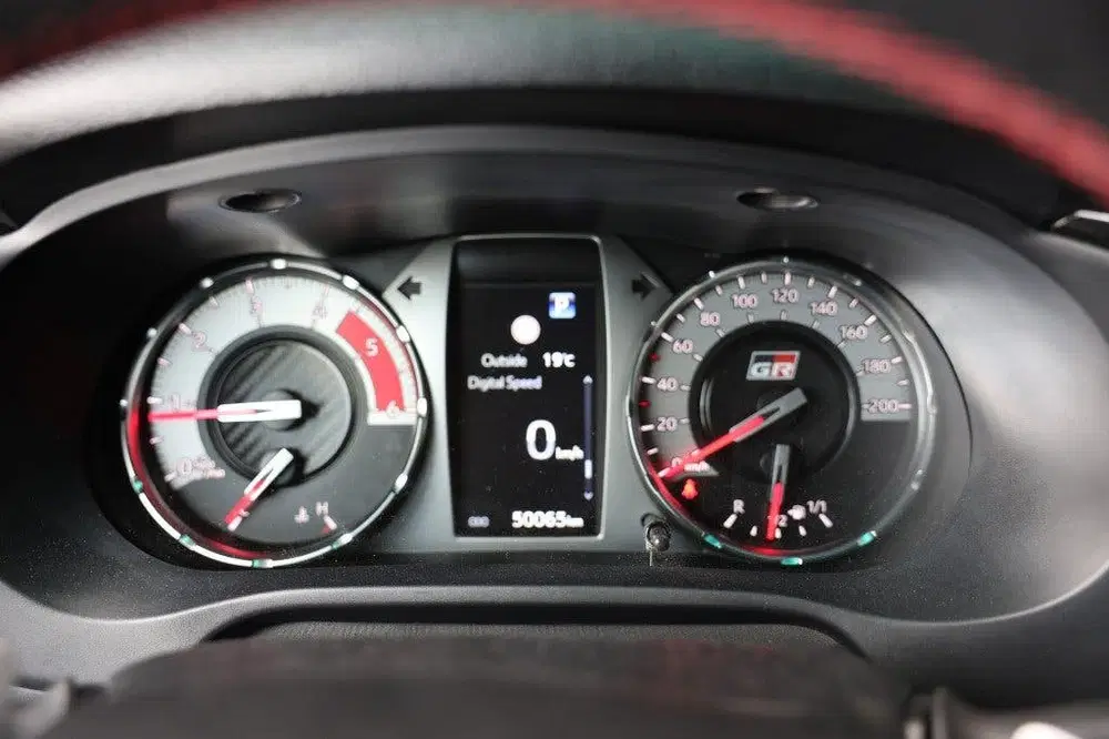 Toyota Hilux 2.8 D-4D DUBBEL CABIN GR SPORT A uit 2023, foto 11