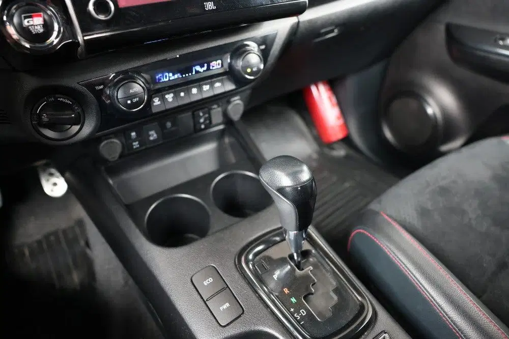 Toyota Hilux 2.8 D-4D DUBBEL CABIN GR SPORT A uit 2023, foto 19