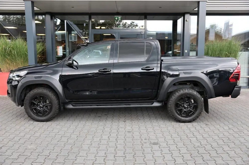 Toyota Hilux 2.8 D-4D DUBBEL CABIN GR SPORT A uit 2023, foto 2
