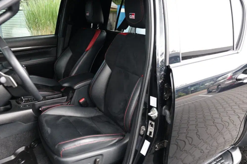 Toyota Hilux 2.8 D-4D DUBBEL CABIN GR SPORT A uit 2023, foto 7