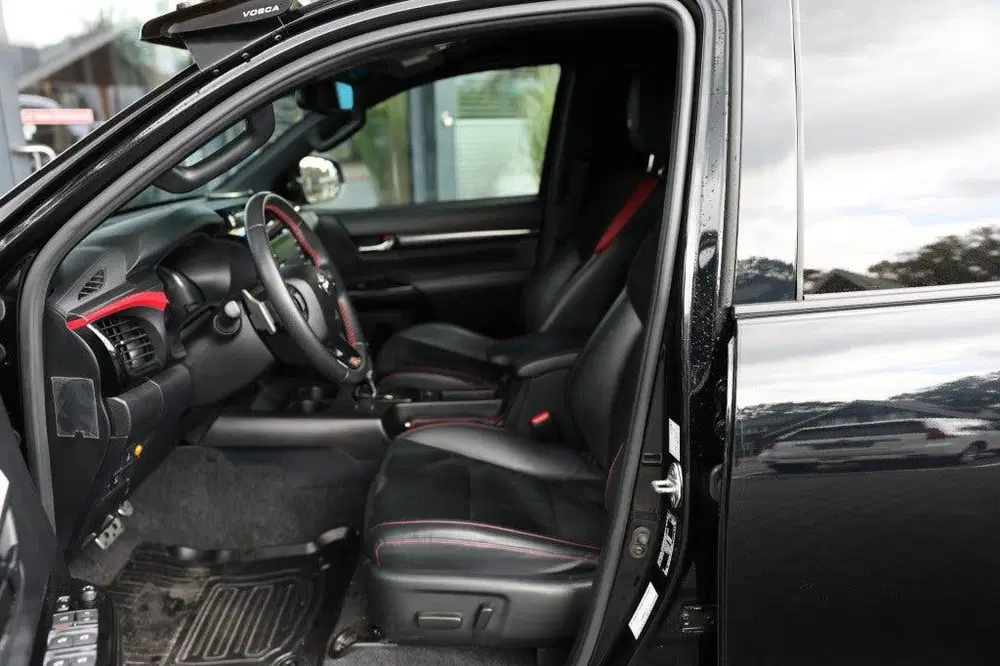 Toyota Hilux 2.8 D-4D DUBBEL CABIN GR SPORT A uit 2023, foto 8