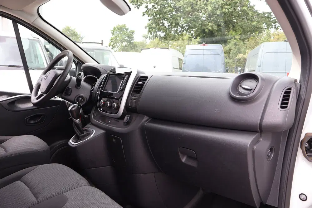 Renault Trafic 2.0 dCi 145pk Automaat L1 H1 (bj 2021) uit 2021, foto 2