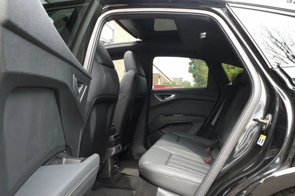 Audi Q4 e-tron 45 e-tron 210KW S-line uit 2025, foto 10