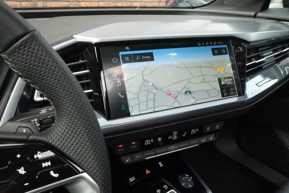Audi Q4 e-tron 45 e-tron 210KW S-line uit 2025, foto 12