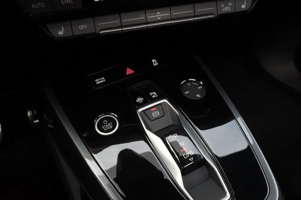 Audi Q4 e-tron 45 e-tron 210KW S-line uit 2025, foto 17