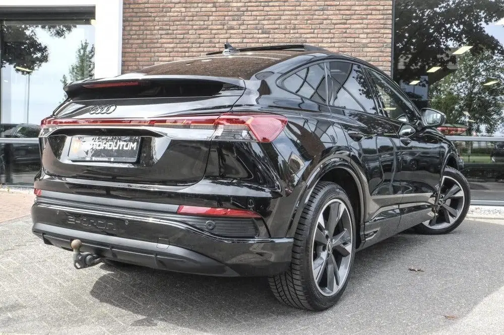 Audi Q4 e-tron 45 e-tron 210KW S-line uit 2025, foto 2