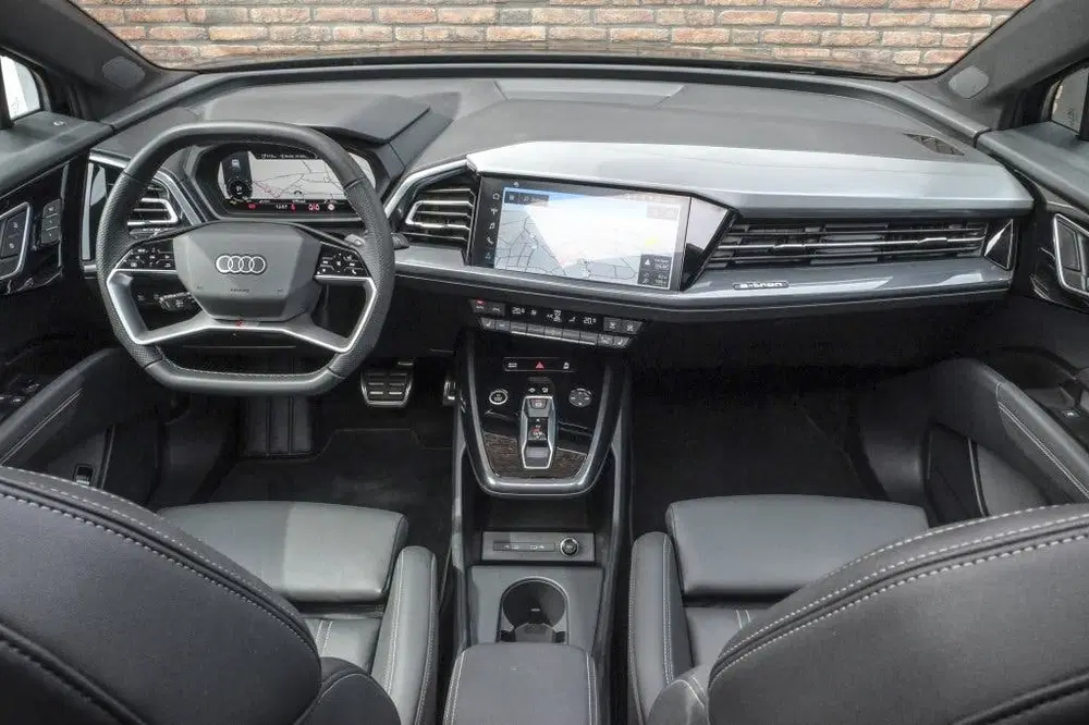 Audi Q4 e-tron 45 e-tron 210KW S-line uit 2025, foto 3