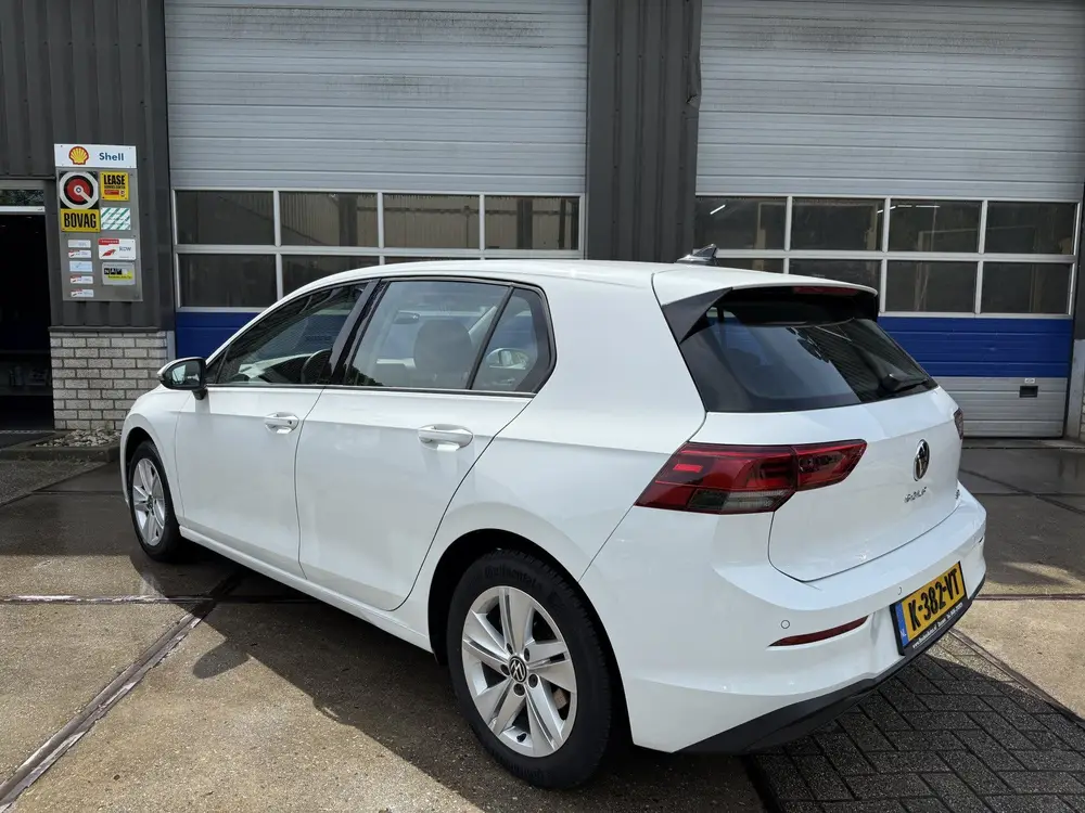 Volkswagen Golf 1.0 eTSI Life (bj 2020, automaat) uit 2020, foto 3