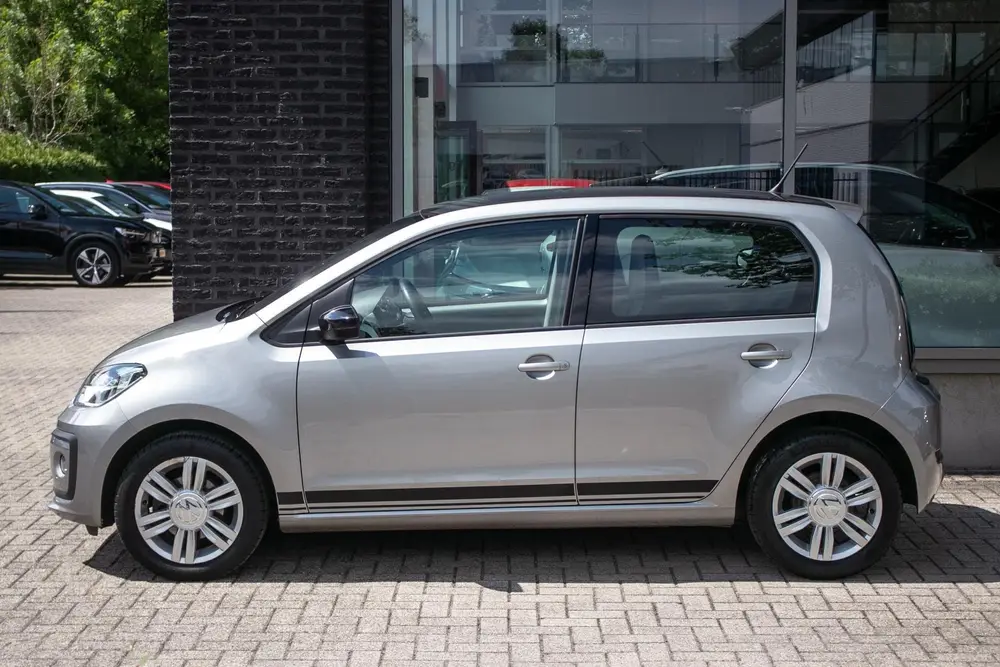 Volkswagen Up! 1.0 BMT high up Automaat | Cruise | PDC | DAB uit 2019, foto 2