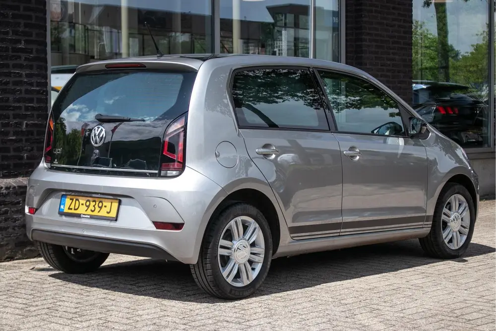 Volkswagen Up! 1.0 BMT high up Automaat | Cruise | PDC | DAB uit 2019, foto 3