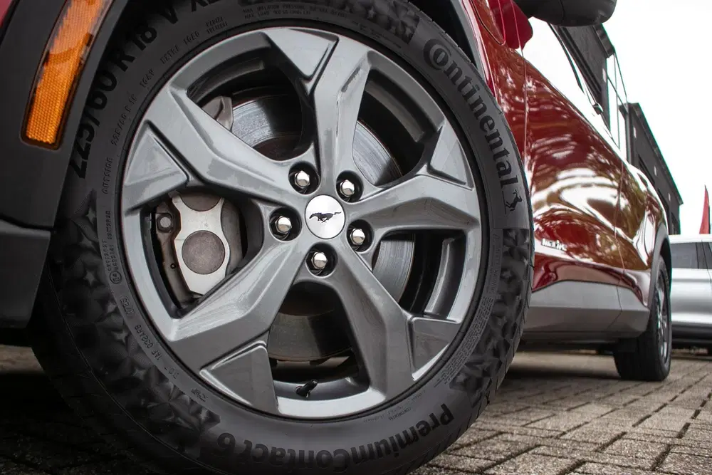 Ford Mustang Mach-E RWD 75 kWh uit 2021, foto 15