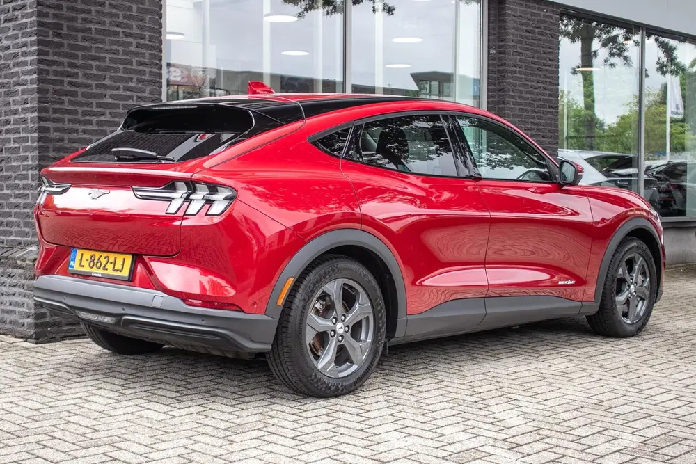 Ford Mustang Mach-E RWD 75 kWh uit 2021, foto 3