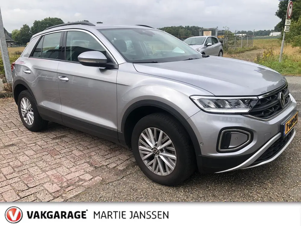 Volkswagen T-Roc 1.5 TSI Life Business uit 2022, foto 2
