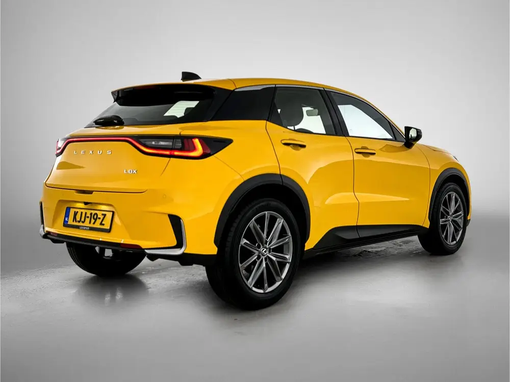 Lexus LBX Relax uit 2024, foto 2