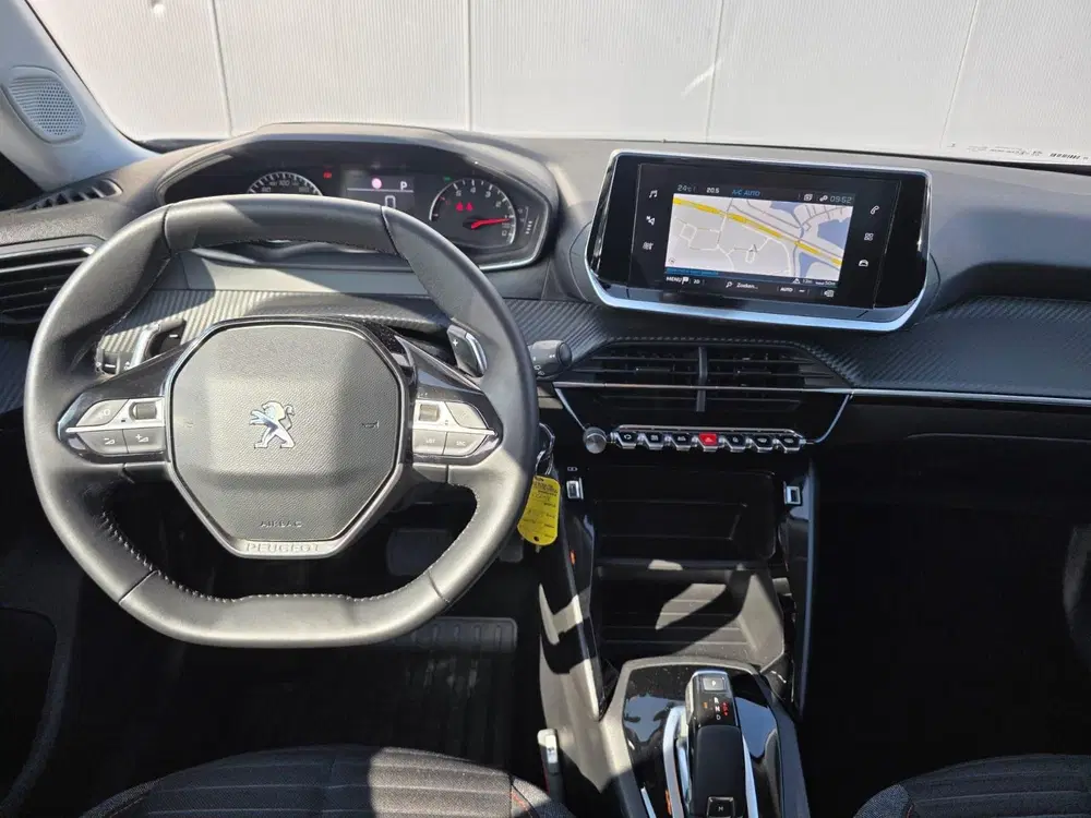 Peugeot 2008 1.2 130pk Active Pack Navigatie uit 2021, foto 10