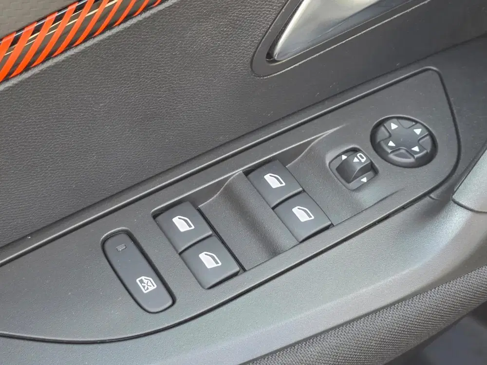 Peugeot 2008 1.2 130pk Active Pack Navigatie uit 2021, foto 11