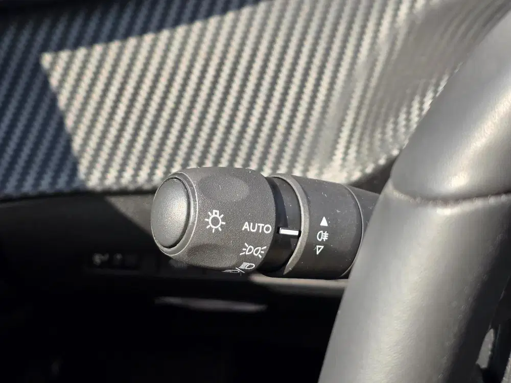 Peugeot 2008 1.2 130pk Active Pack Navigatie uit 2021, foto 14