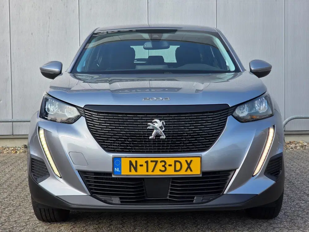Peugeot 2008 1.2 130pk Active Pack Navigatie uit 2021, foto 2