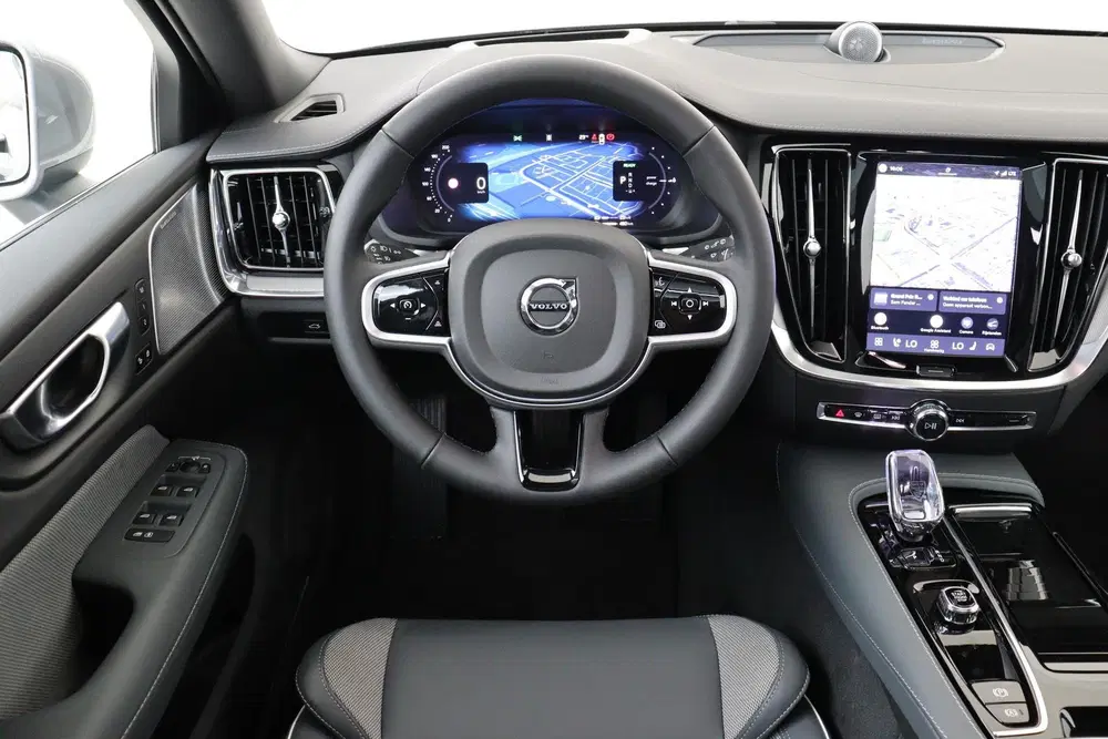 Volvo V60 T6 PLUG-IN HYBRID AWD ULTRA BRIGHT *UNIEK uit 2025, foto 2