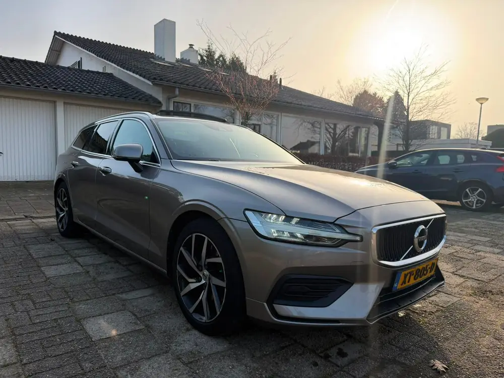 Volvo V60 T5 250pk Geartronic 2019 Grijs uit 2019, foto 5