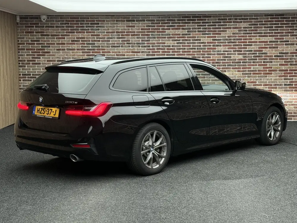 BMW 3-serie 330e Business Edition Plus uit 2021, foto 2