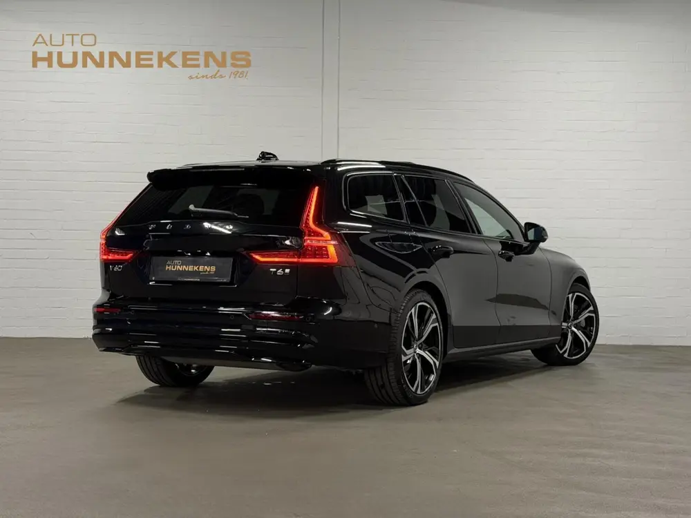 Volvo V60 2.0 T6 Plug-in hybrid AWD Plus Dark Open d uit 2025, foto 2