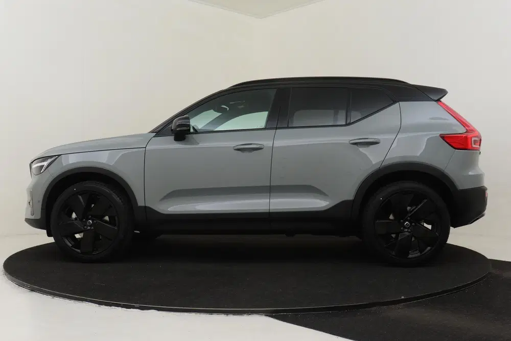 Volvo XC40 B4 (M-HYBRID) PLUS BLACK EDITION -PANO.DAK uit 2026, foto 7