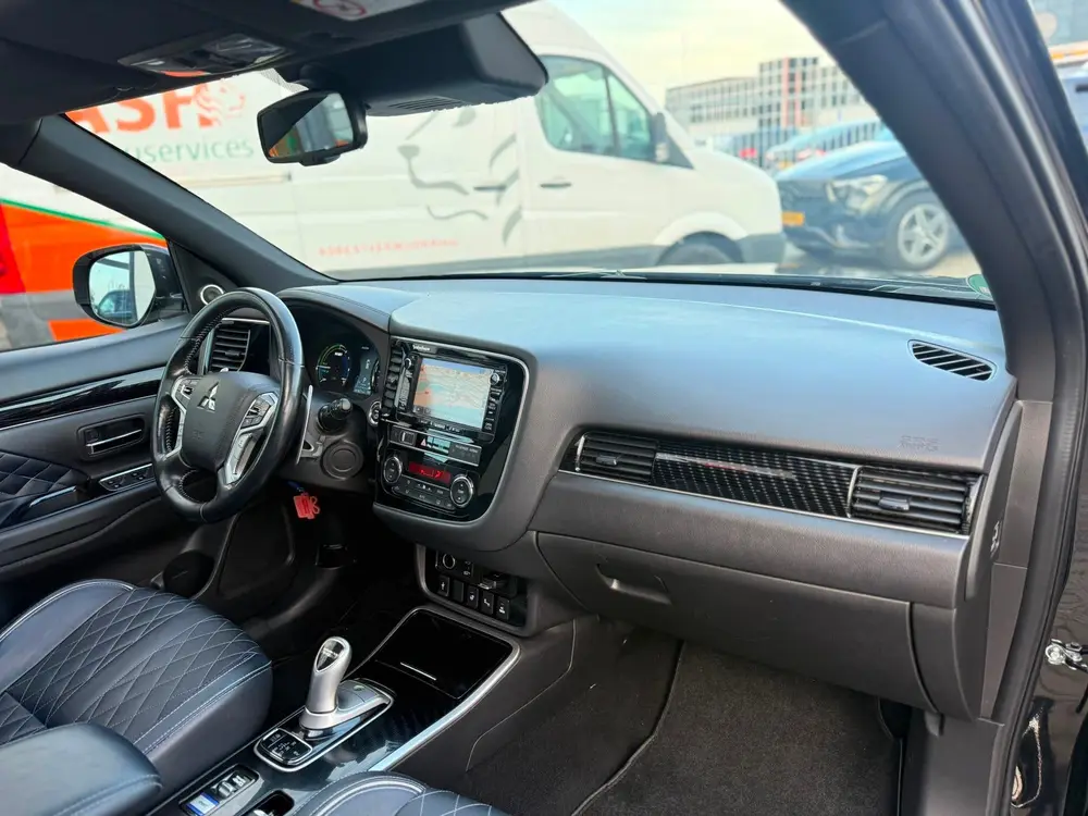 Mitsubishi Outlander 2.4 PHEV S-Edition 2019 Zwart 224pk uit 2019, foto 11