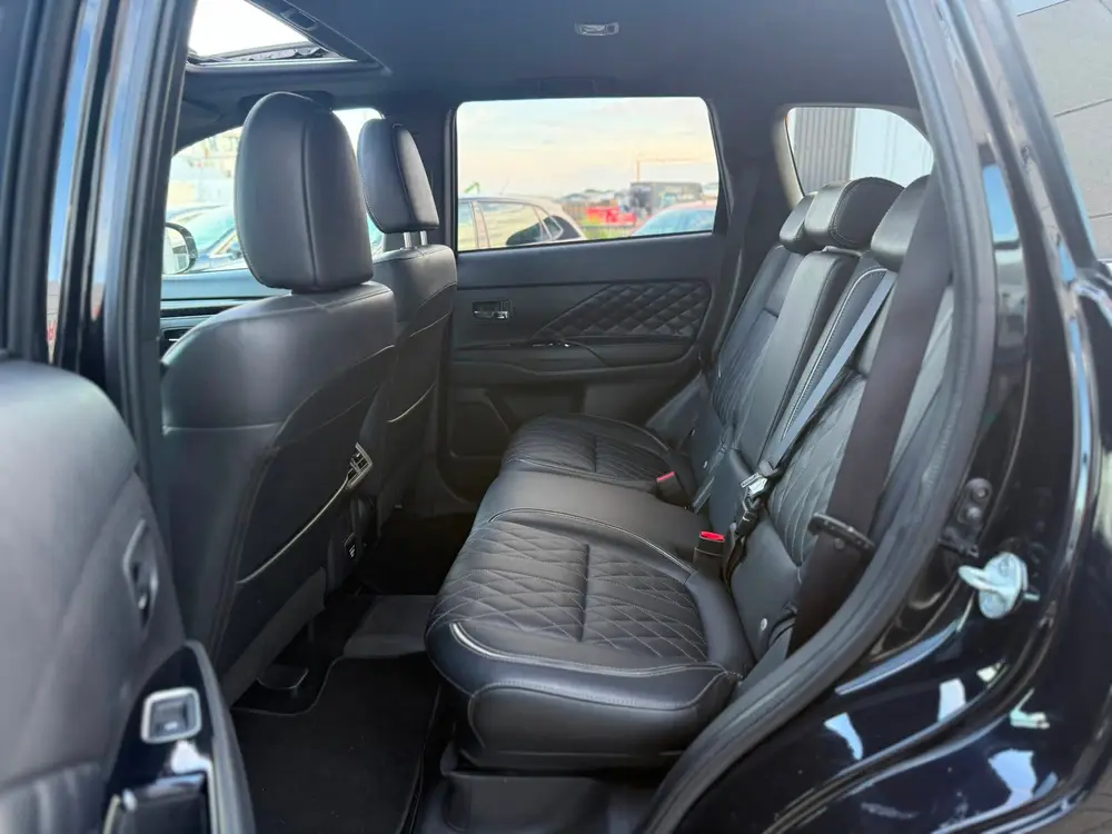 Mitsubishi Outlander 2.4 PHEV S-Edition 2019 Zwart 224pk uit 2019, foto 13