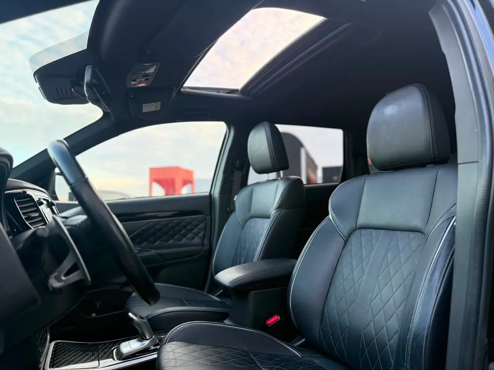 Mitsubishi Outlander 2.4 PHEV S-Edition 2019 Zwart 224pk uit 2019, foto 20